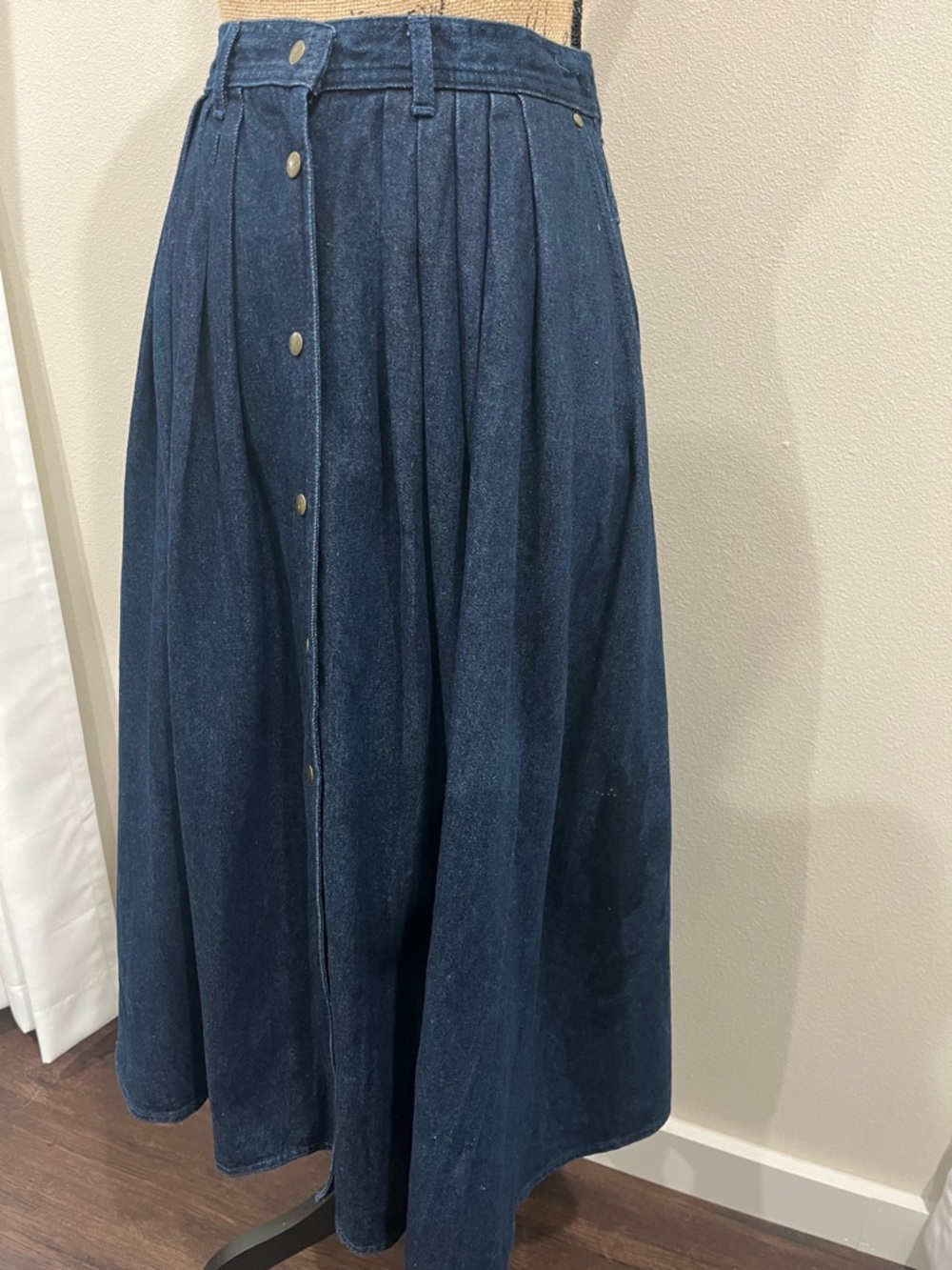 Vintage 80s Gloria Vanderbilt Dark Washed Denim Pleated Long Skirt Sz 8 Med - Picture 3 of 12